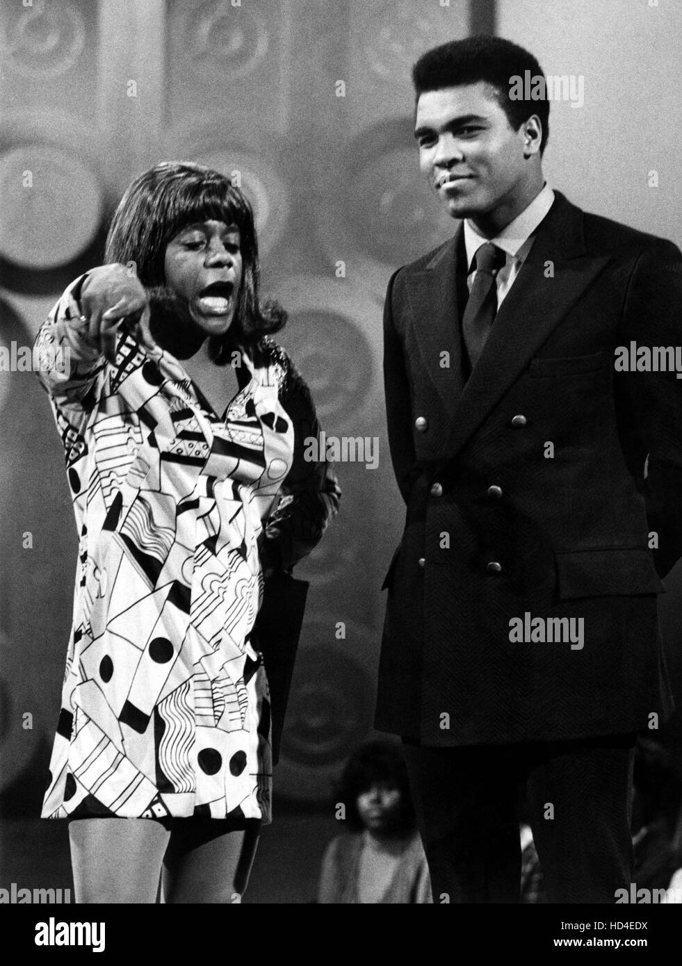THE FLIP WILSON SHOW, from left Flip Wilson (as Geraldine), Muhammad Ali (Season 1, Episode 17