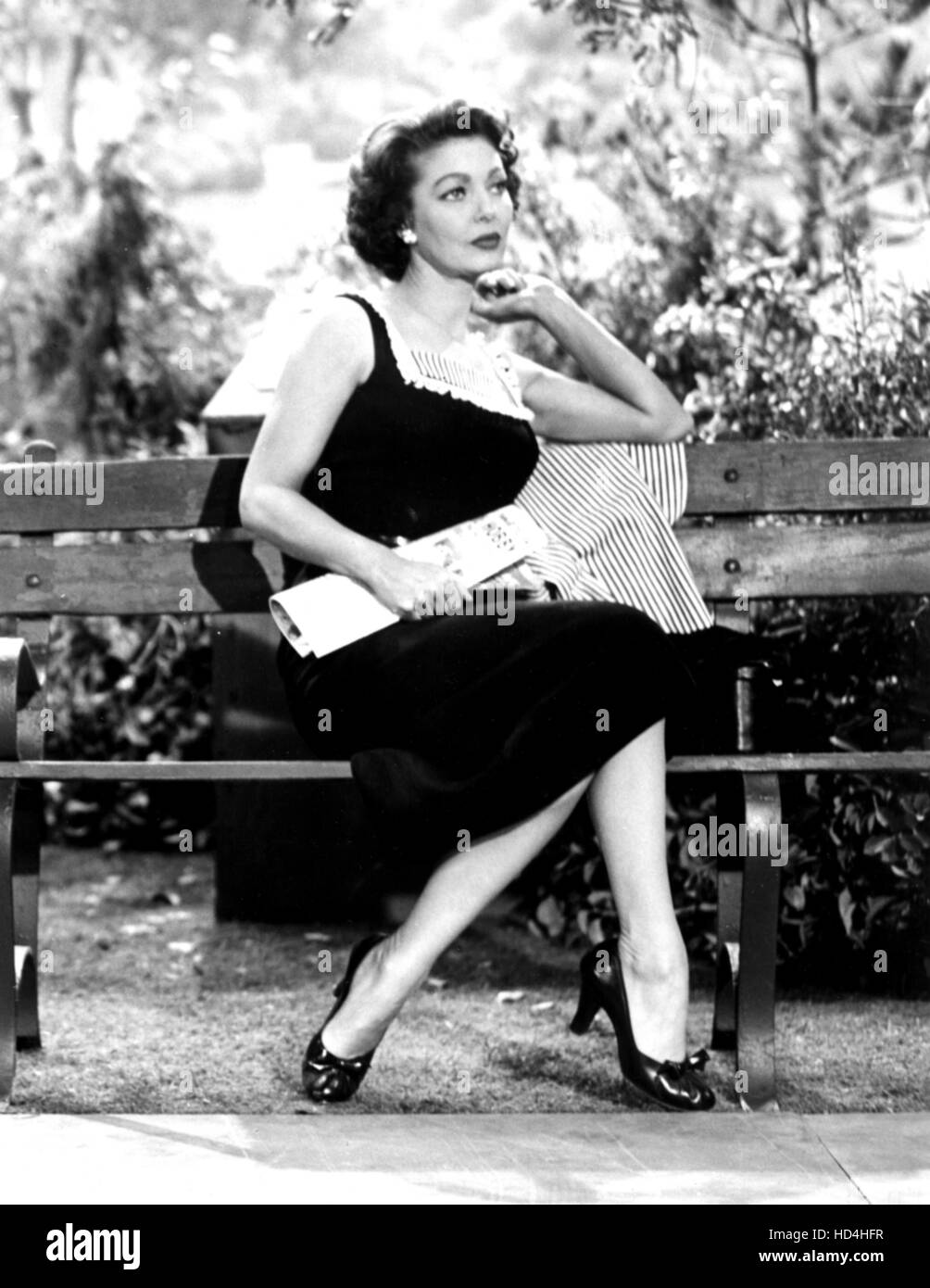 The Loretta Young Show Loretta Young 1953 61 Stock Photo Alamy The Loretta Young Show Loretta Young 1953 61 Stock Photo Alamy