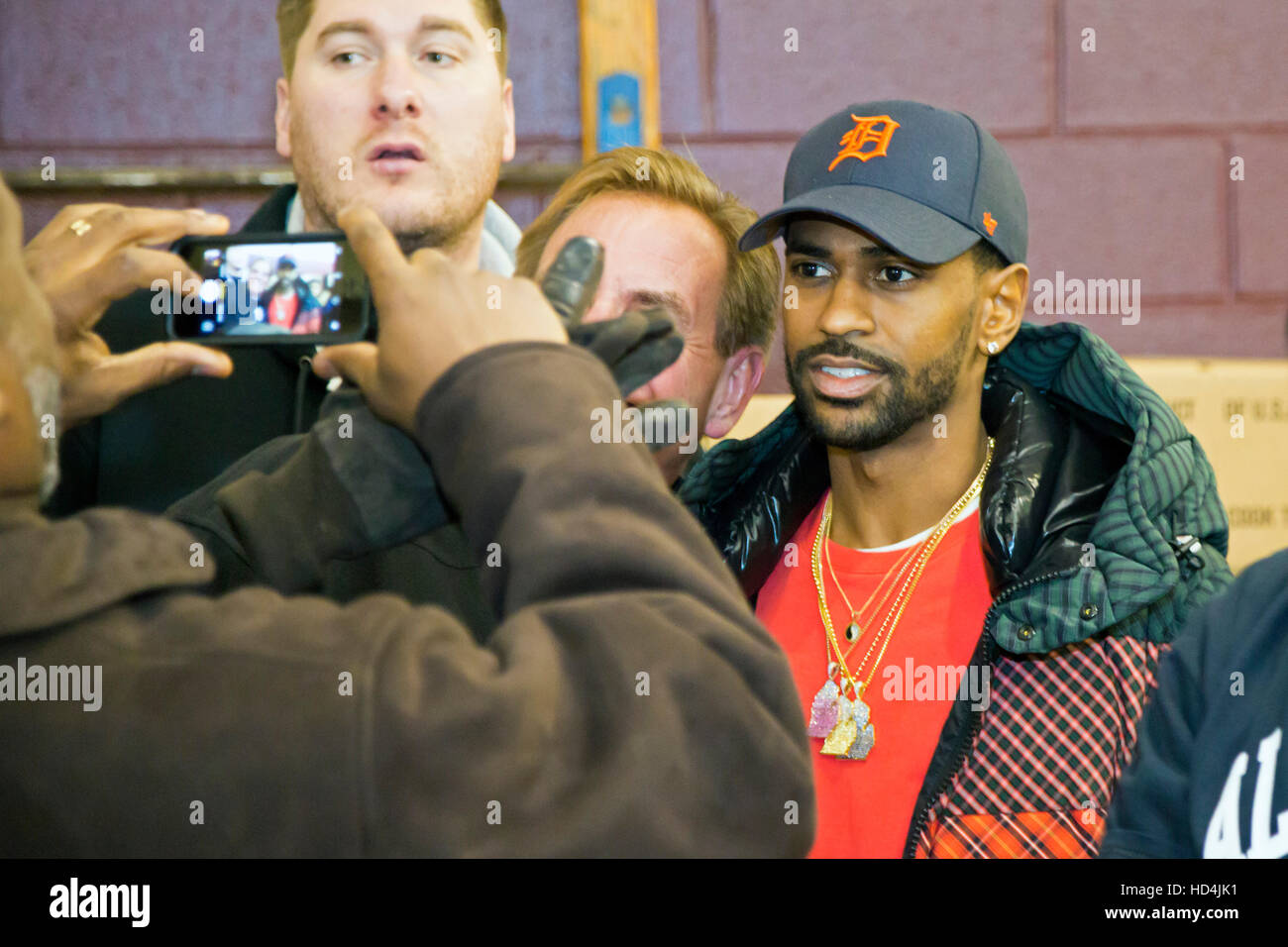 River Rouge, Michigan - Fans take pictures of rapper Big Sean (Sean Michael Leonard Anderson). Stock Photo