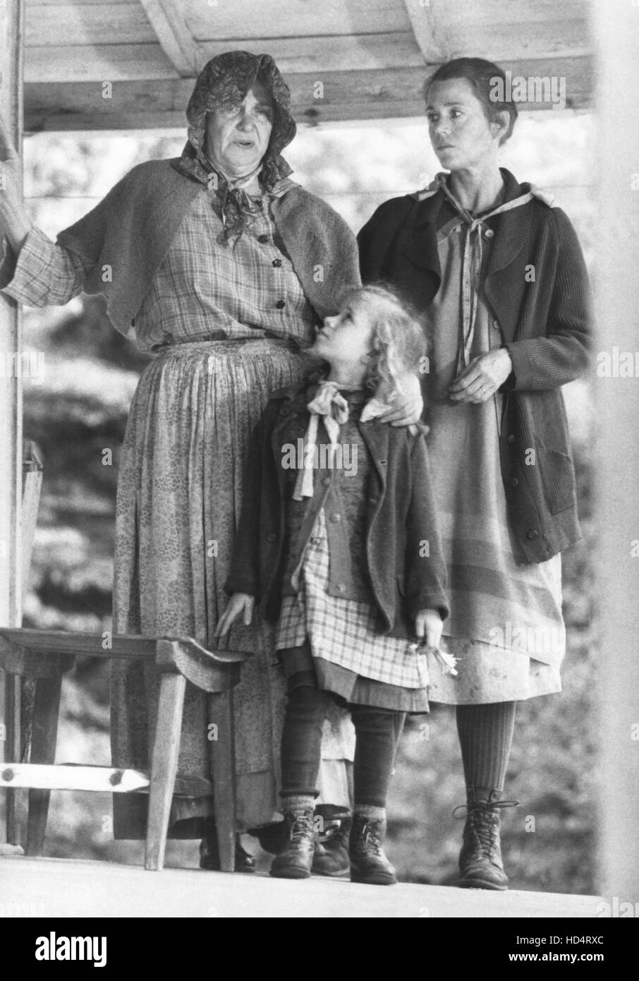 THE DOLLMAKER, from left Geraldine Page, Nikki Creswell, Jane Fonda