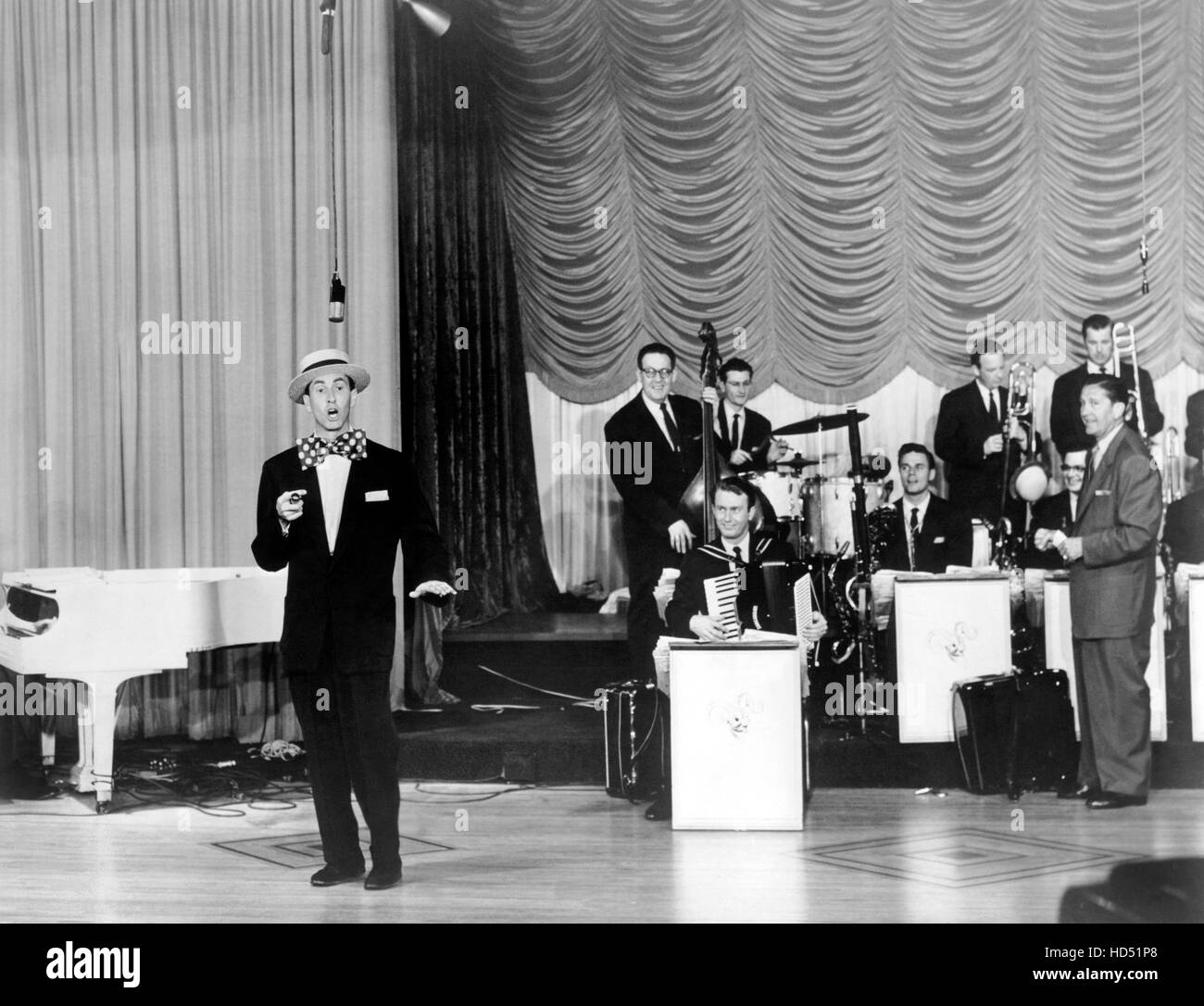 THE LAWRENCE WELK SHOW, Lawrence Welk (standing right), 19551982 Stock