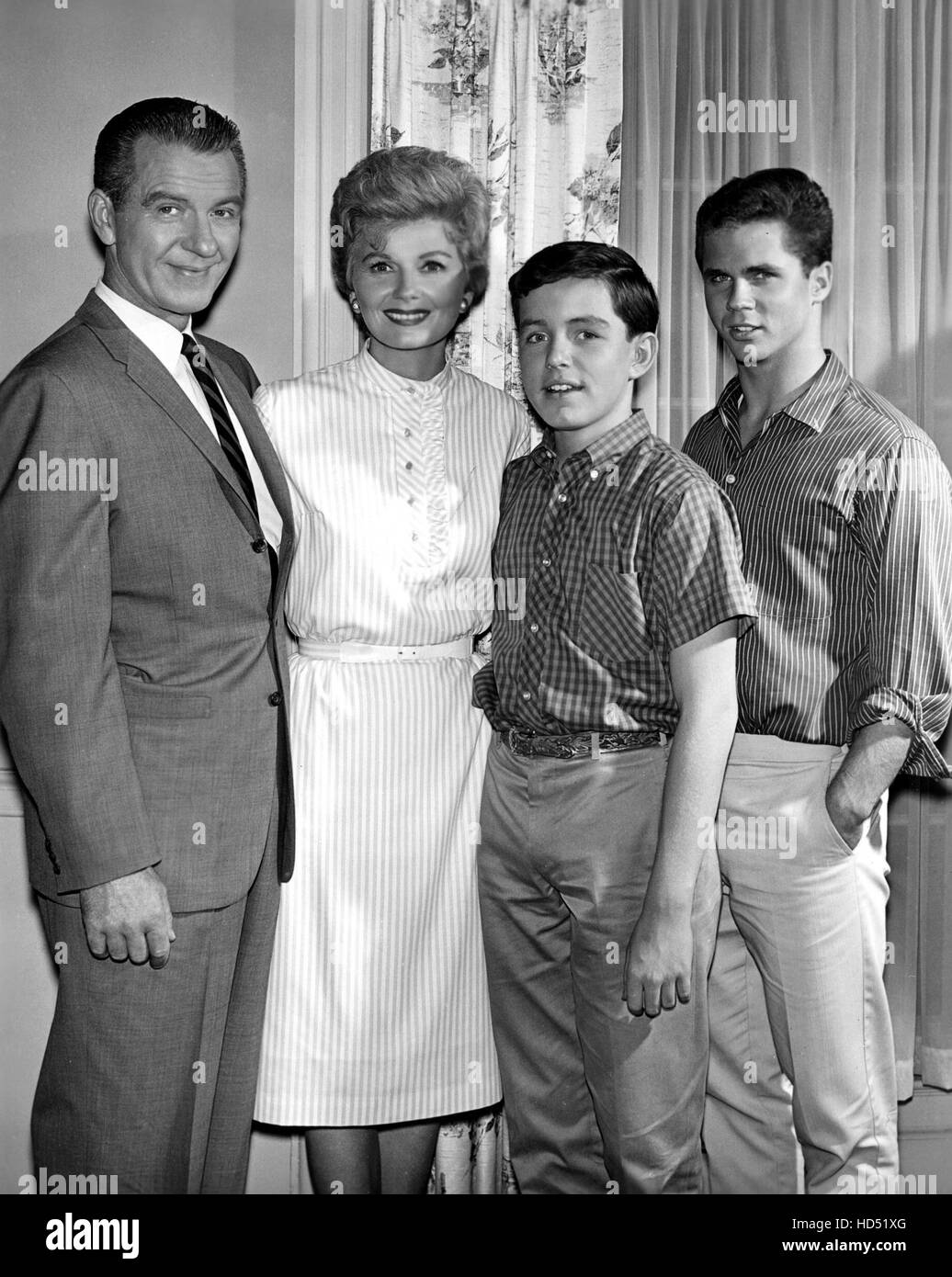 LEAVE IT TO BEAVER, Hugh Beaumont, Barbara Billingsley, Jerry Mathers ...