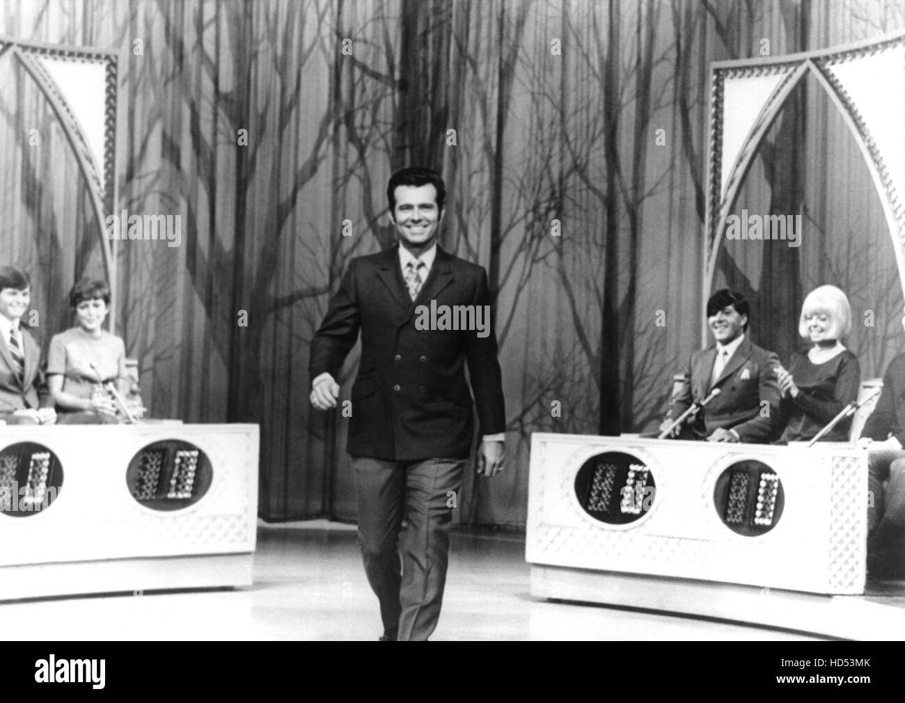THE NEWLYWED GAME, Bob Eubanks (center), 196674 Stock Photo Alamy
