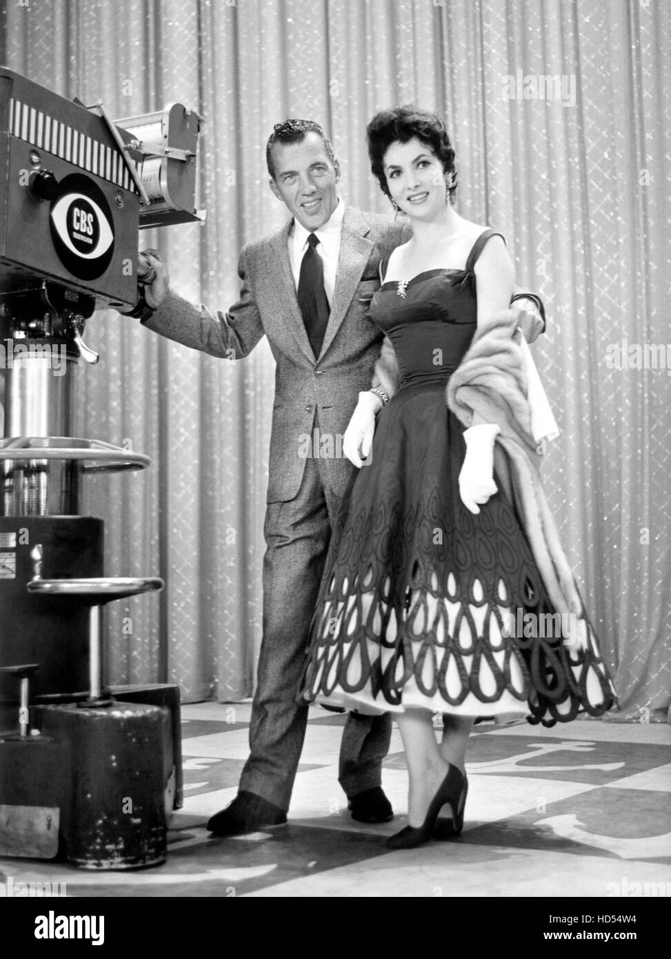 THE ED SULLIVAN SHOW, from left Ed Sullivan, Gina Lollobrigida, (1955
