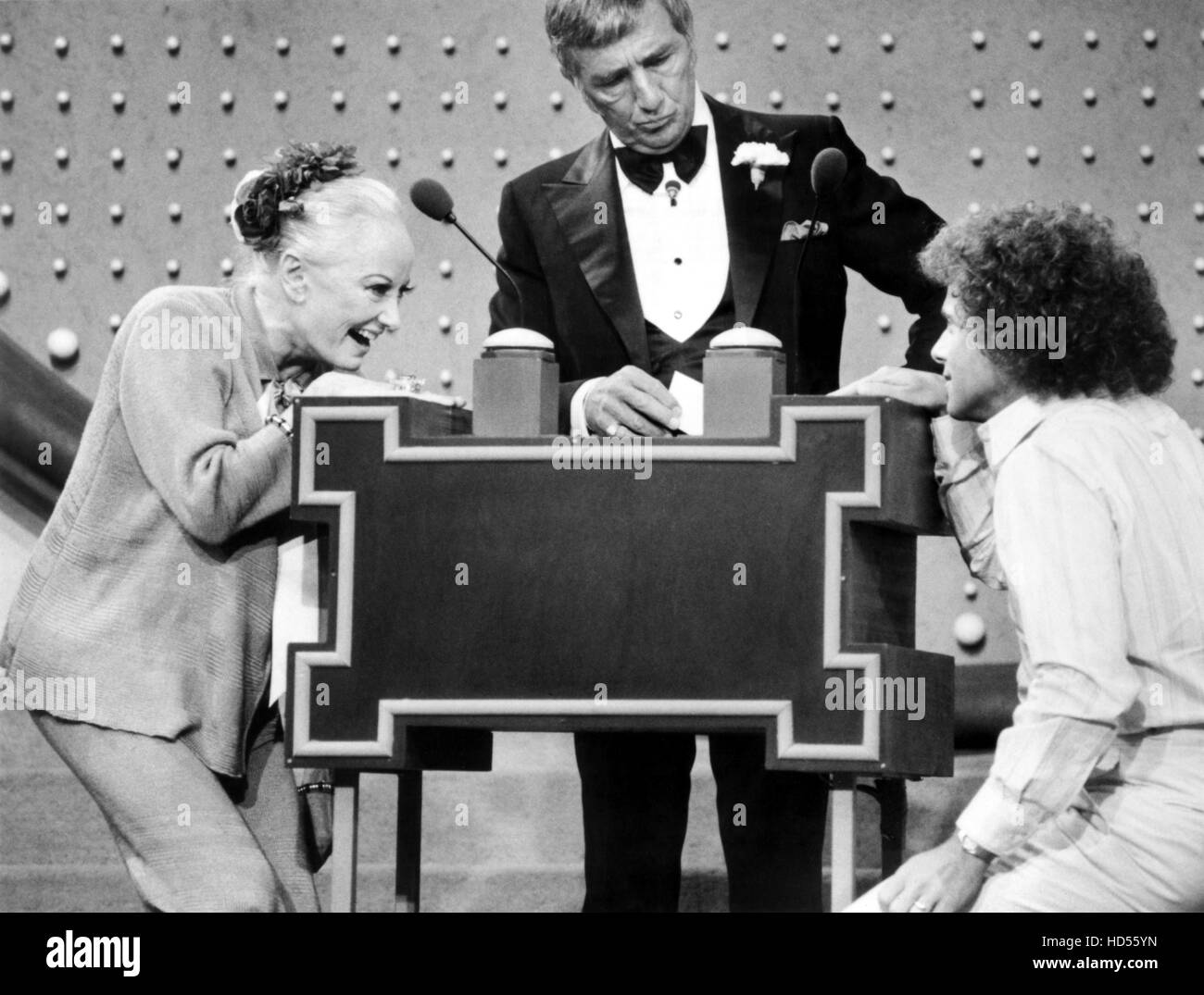 FAMILY FEUD, (aka ALLSTAR FAMILY FEUD), Phyllis Diller, host Richard