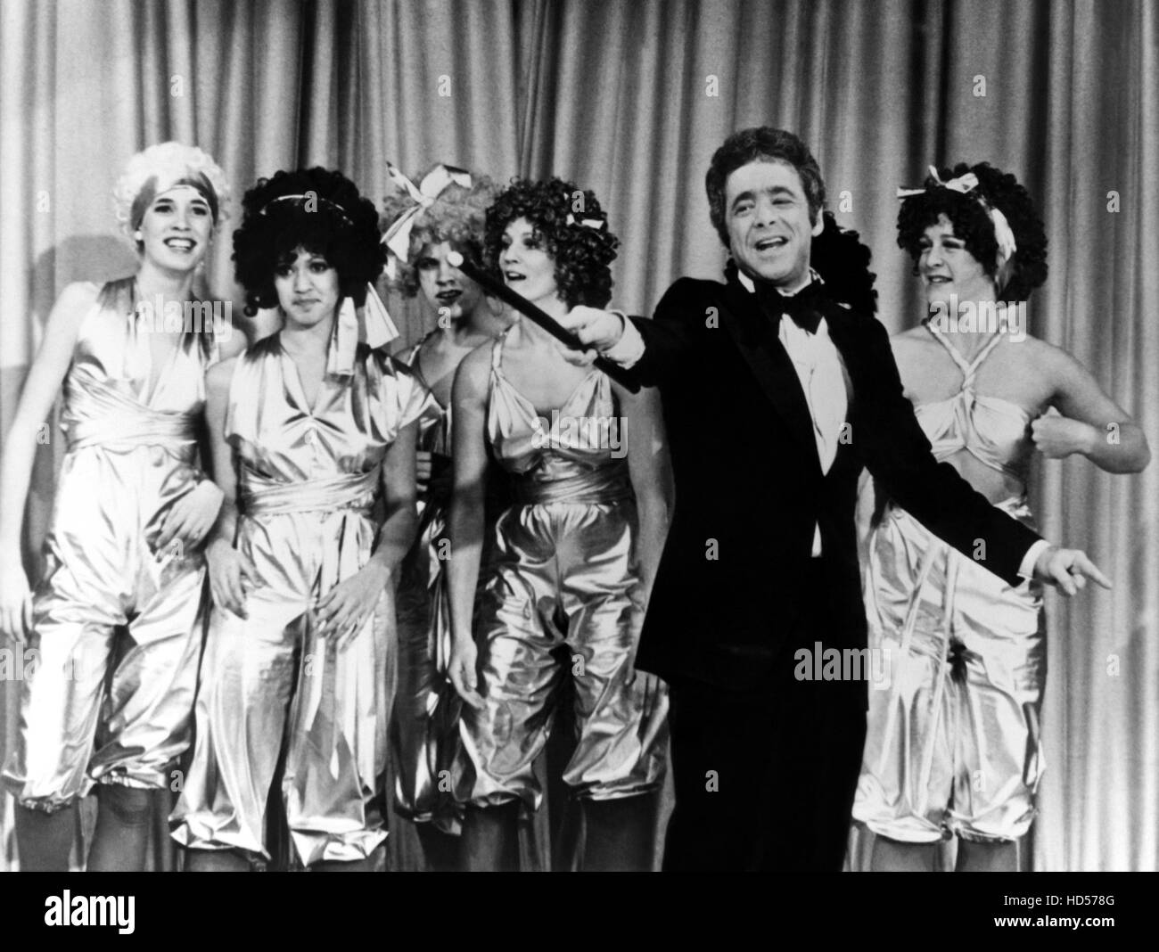 THE GONG SHOW, Chuck Barris (second from right) with The Gold Dingies