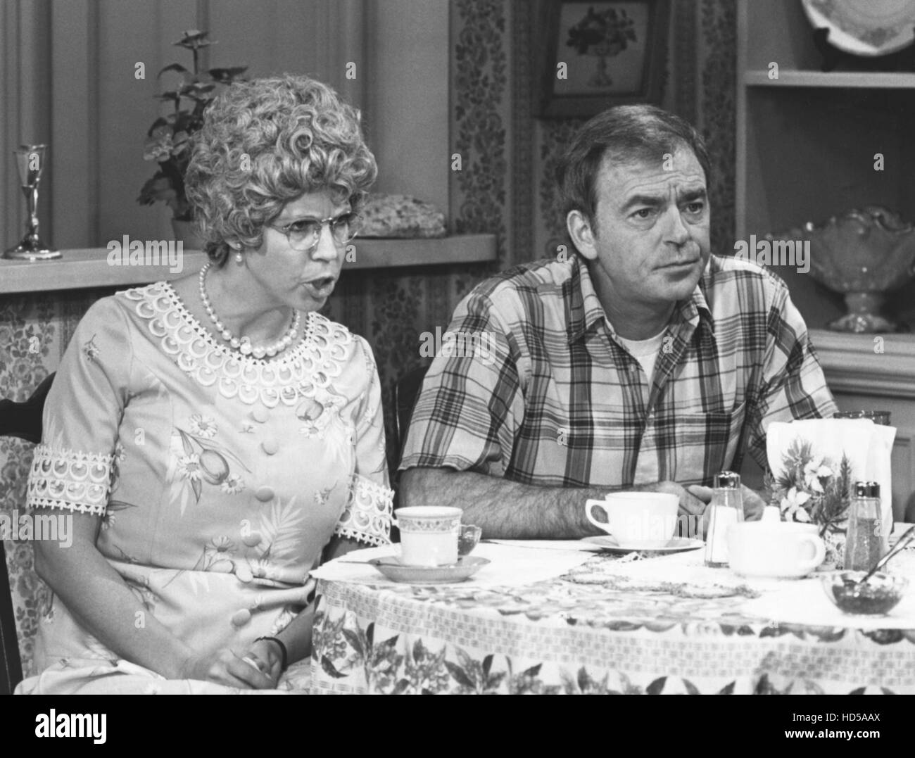 MAMA'S FAMILY, Vicki Lawrence, Ken Berry, 19831990 [Season 1] Stock