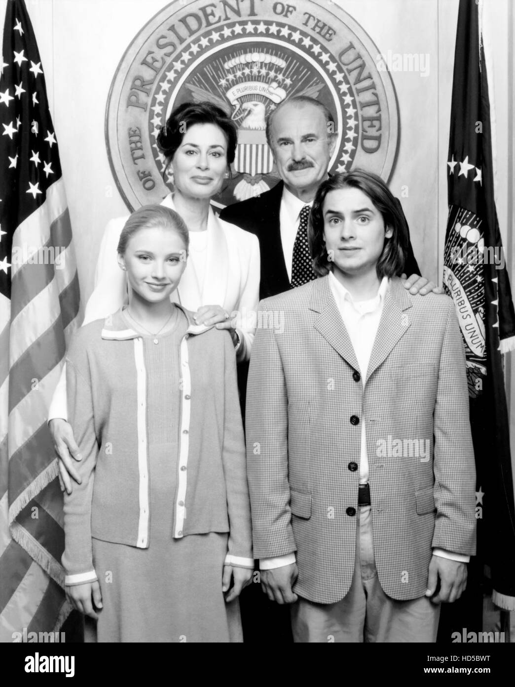 MY DATE WITH THE PRESIDENT'S DAUGHTER, (back, from left): Mimi Kuzyk,  Dabney Coleman, (front): Elisabeth Harnois, Will Friedle Stock Photo - Alamy