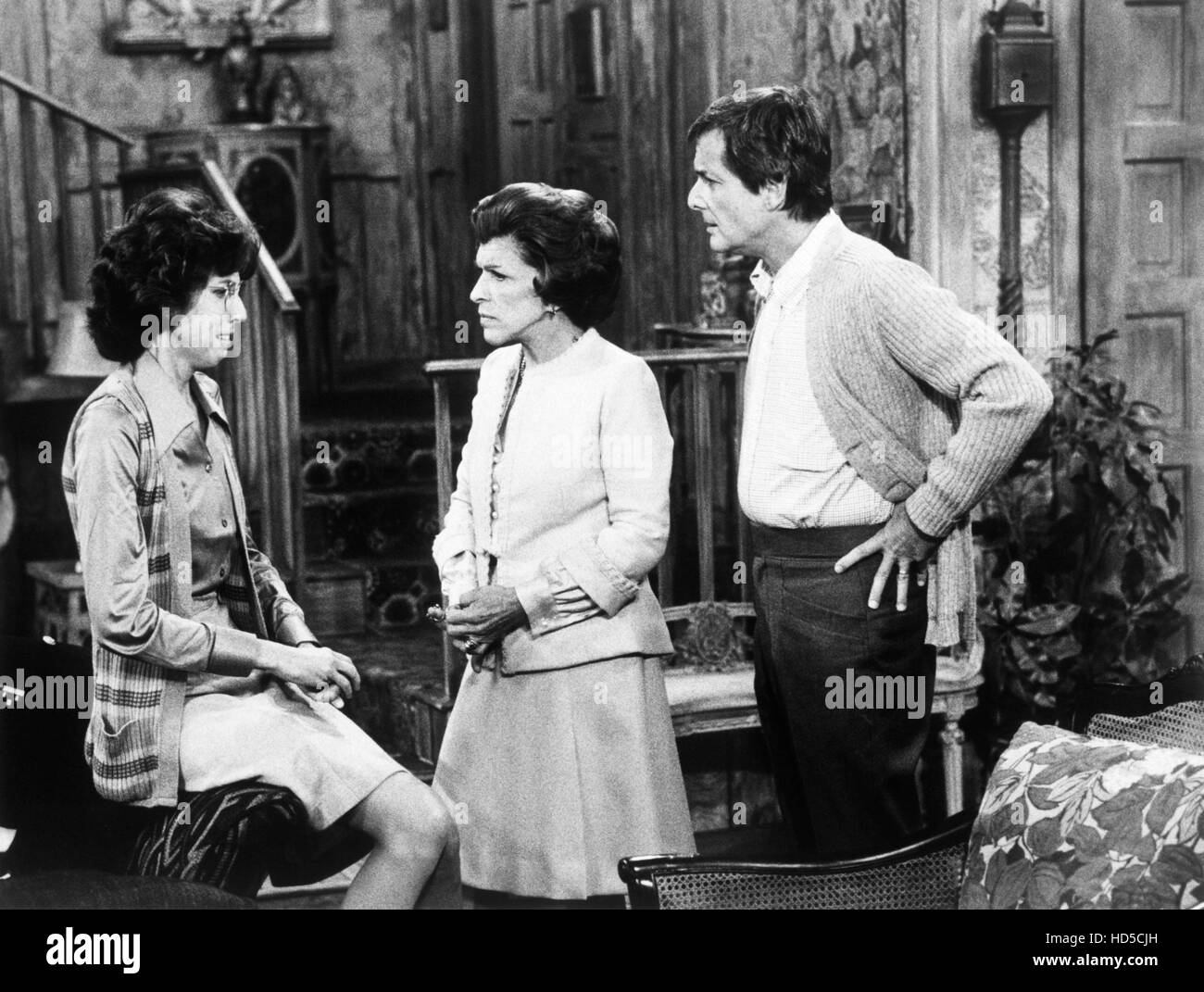 THE NANCY WALKER SHOW, (from left) Beverly Archer, Nancy Walker