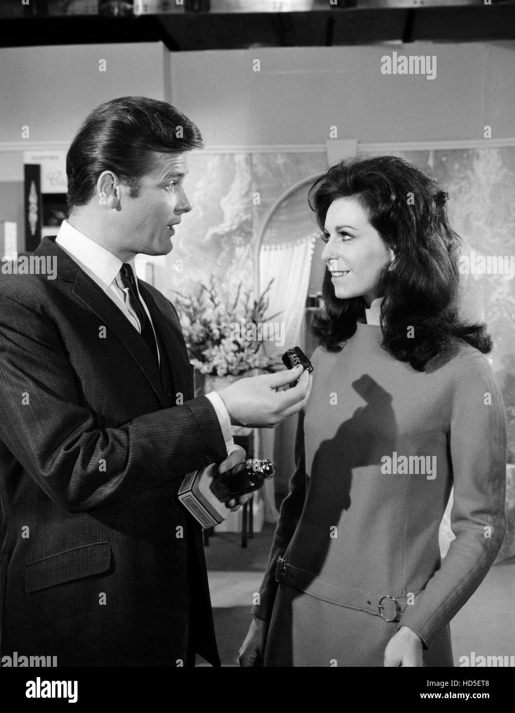 THE SAINT, Roger Moore, Ros Drinkwater, 'Invitation to Danger', (Season 6, aired October 6, 1968), 1962-69 Stock Photo