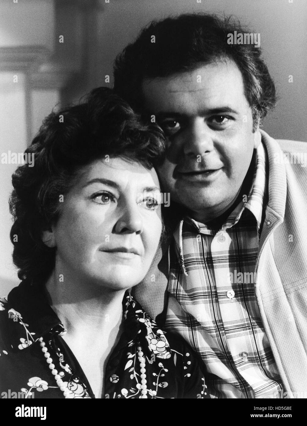 TELL ME WHERE IT HURTS, from left: Maureen Stapleton, Paul Sorvino ...