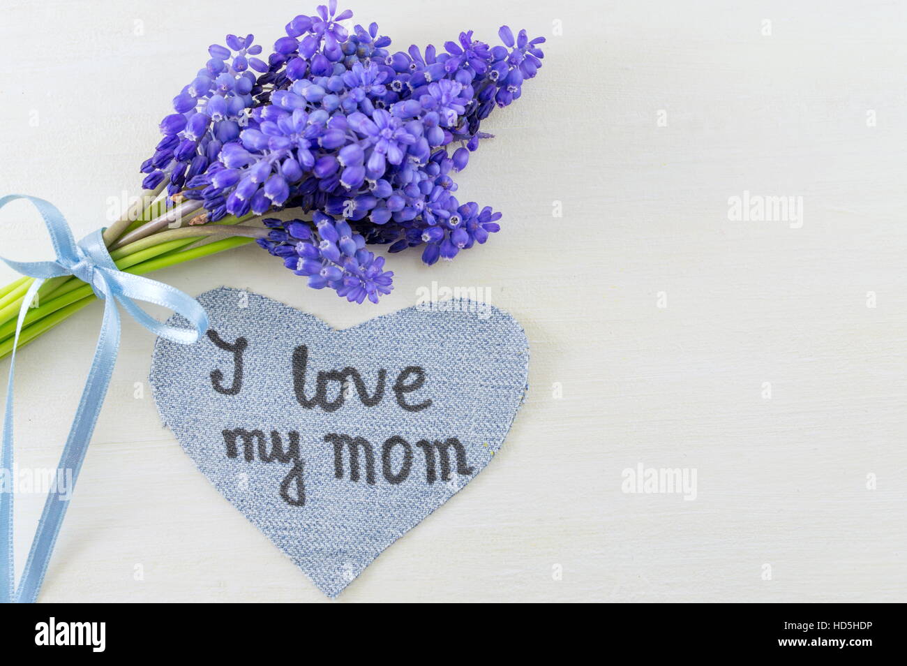 Bluebell spring flowers with I love my mom note Stock Photo