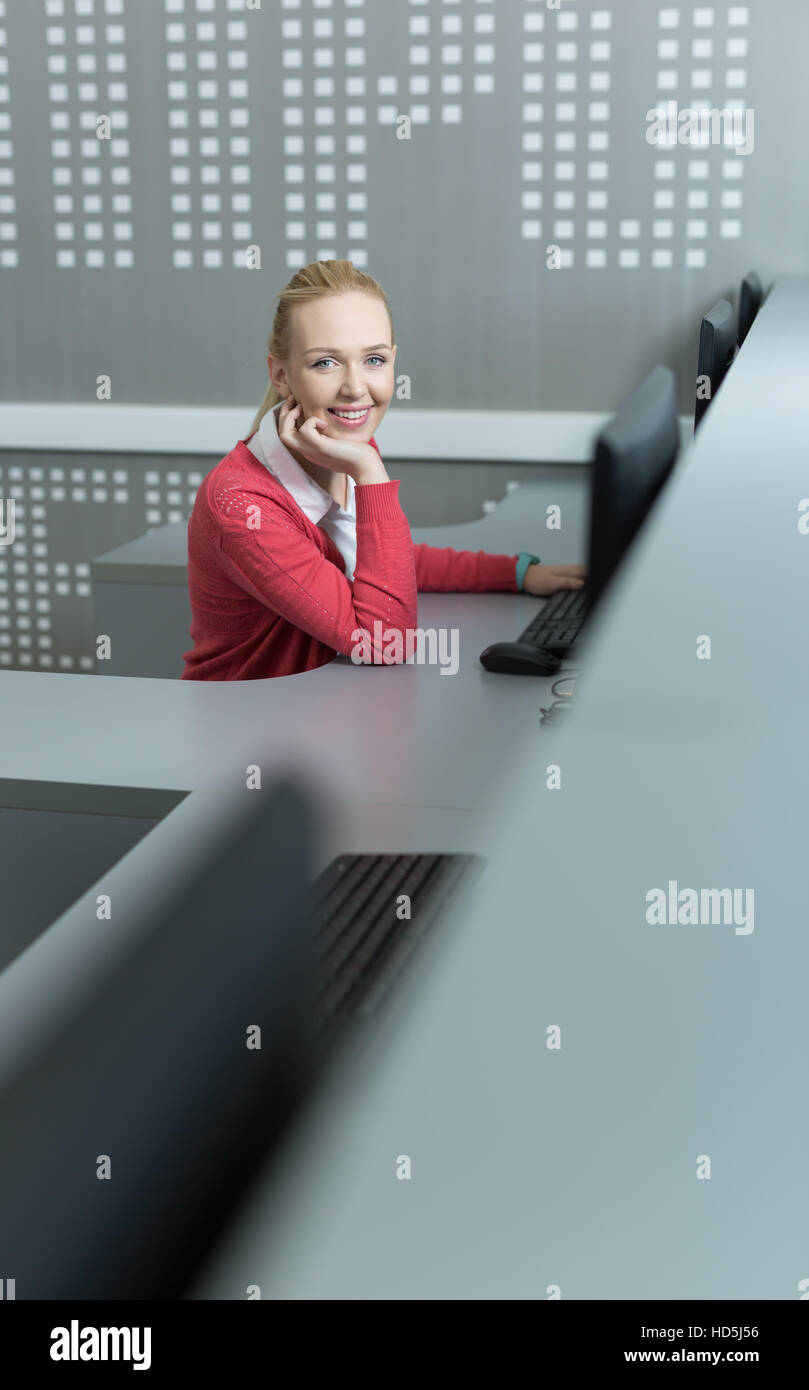 Students learning in computer lab Stock Photo - Alamy