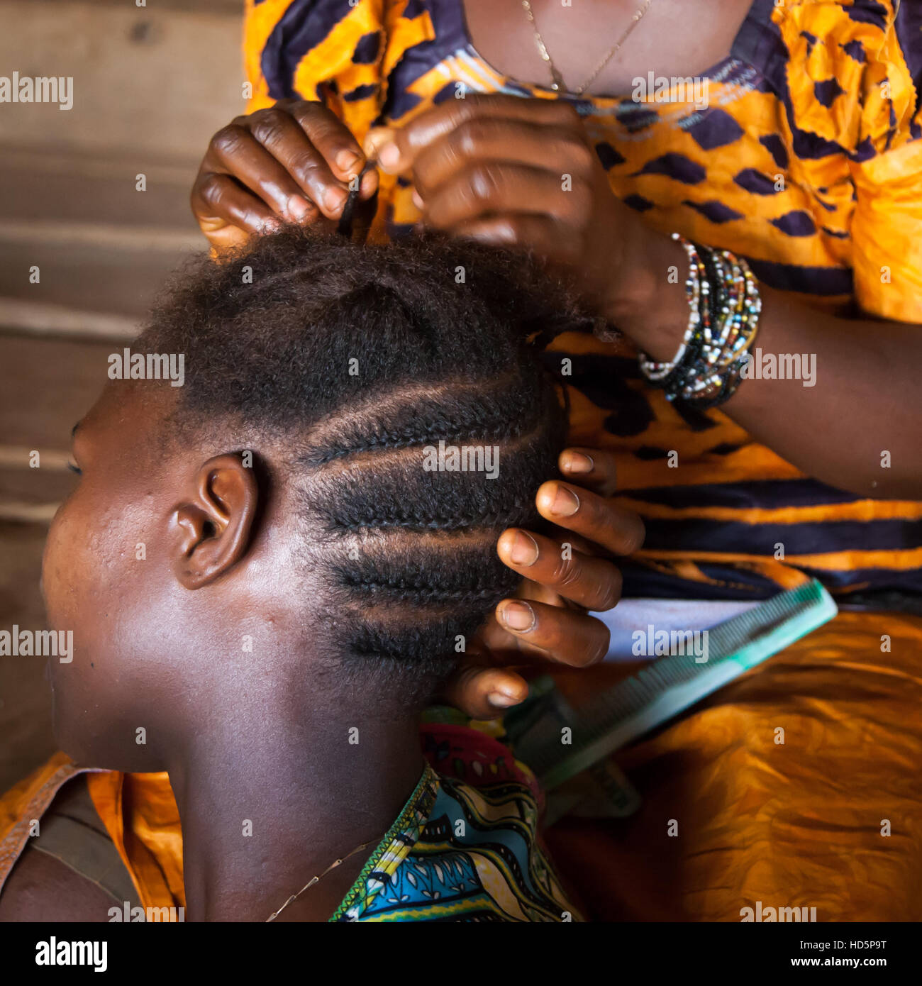 African Cornrow Hair Styling (afro hairdo) Hairdresser in Sierra Leone Stock Photo
