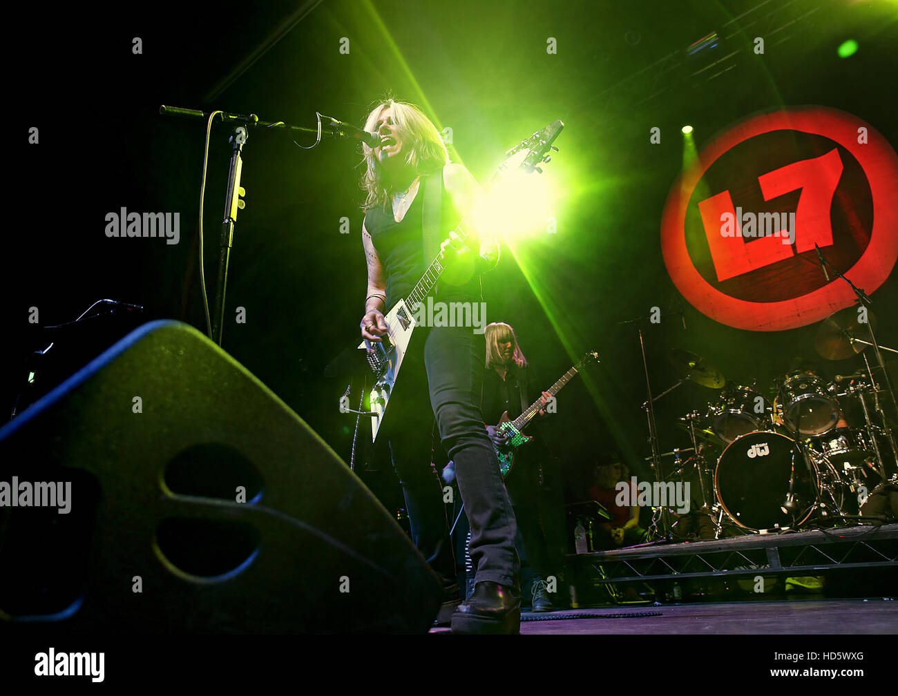 L7 performing at Manchester O2 Ritz  Featuring: L7, Donita Sparks, Suzi Gardner Where: Manchester, United Kingdom When: 10 Sep 2016 Stock Photo