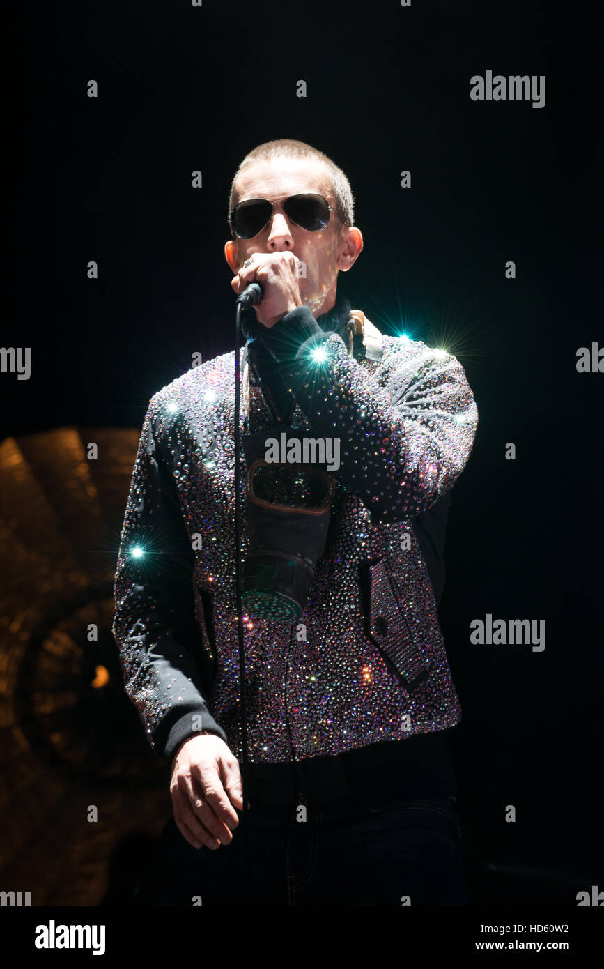London, UK. 09th Dec, 2016. Richard Ashcroft performs onstage at The O2 with the Heritage Orchestra. Richard Paul Ashcroft (born 11 September 1971) is an English singer and songwriter. He was the lead singer and occasional rhythm guitarist of the alternative rock band The Verve. © Alberto Pezzali/Pacific Press/Alamy Live News Stock Photo
