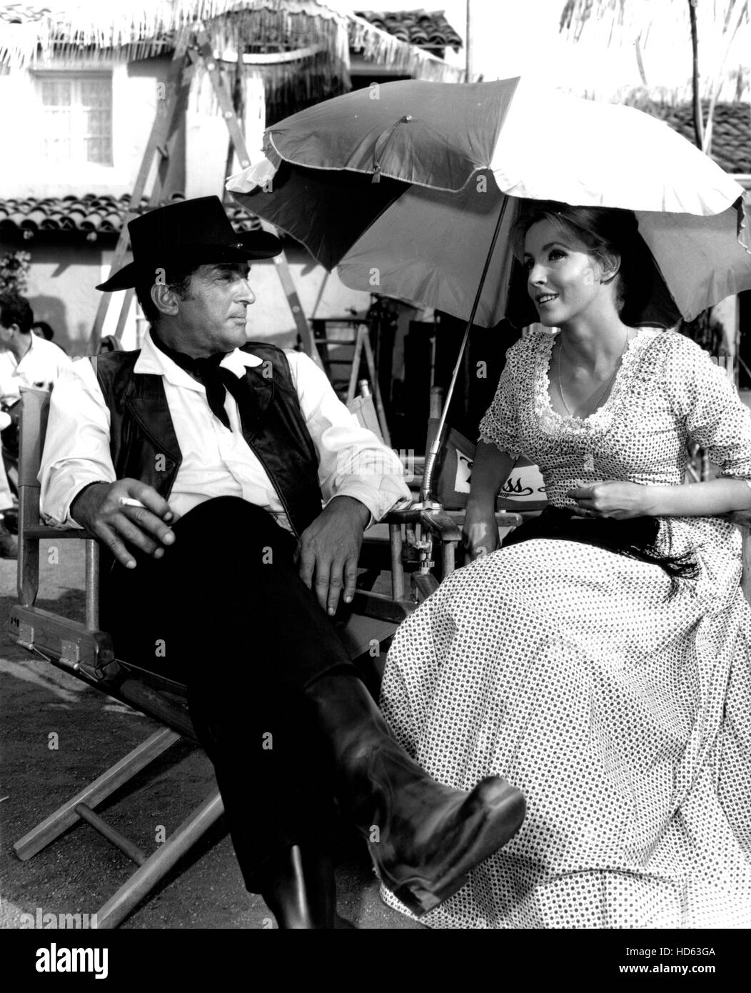 RAWHIDE, Dean Martin, Laura Devon on set for episode 'Canliss', (Season