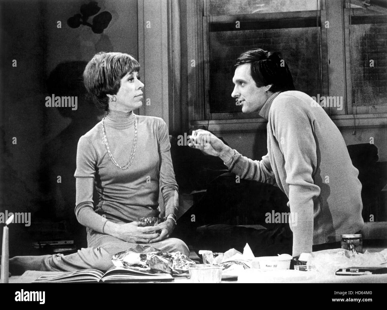 6 RMS RIV VU, Carol Burnett, Alan Alda, 1974 Stock Photo - Alamy