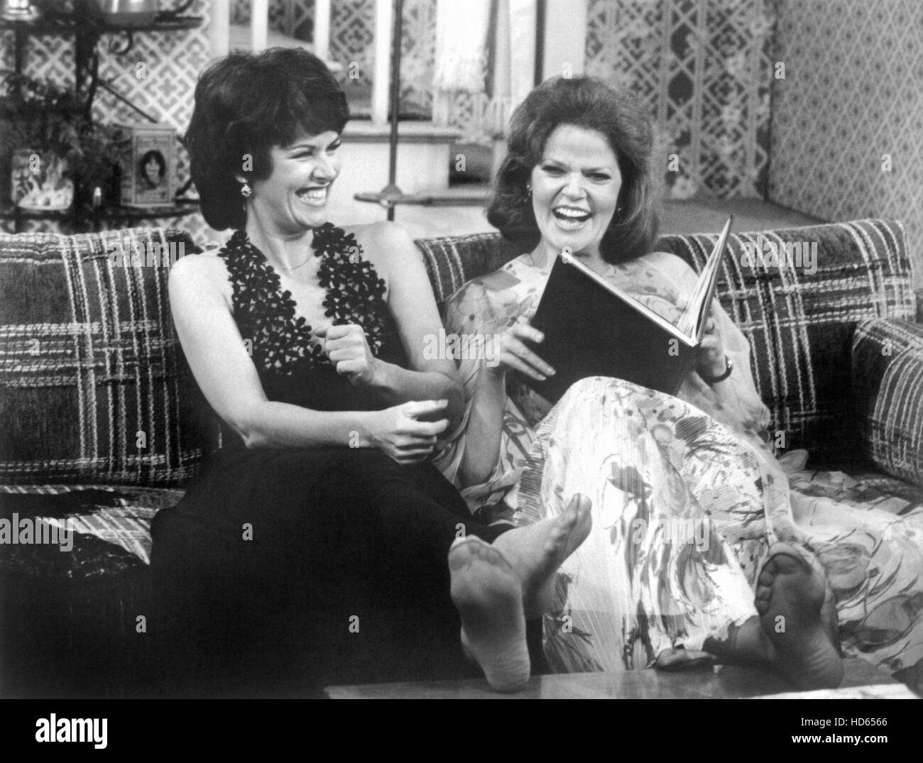 13 QUEENS BOULEVARD, l-r: Marcia Rodd, Eileen Brennan, 1979 Stock Photo ...
