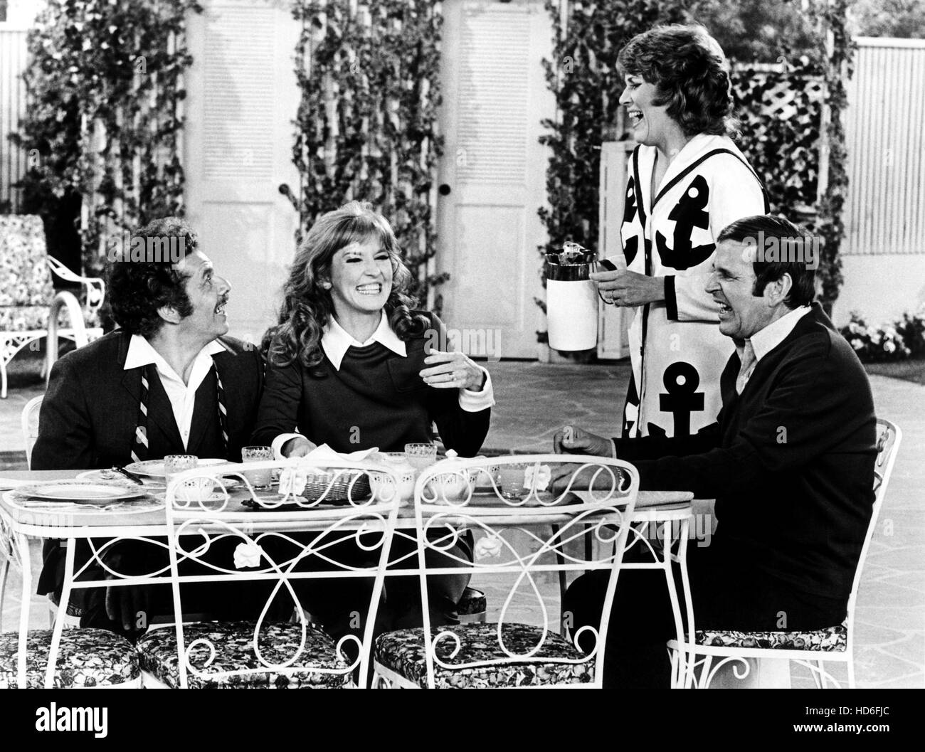 THE PAUL LYNDE SHOW, from left Jerry Stiller, Anne Meara, Elizabeth