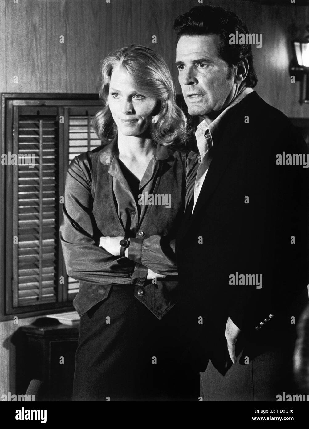 THE ROCKFORD FILES, from left Mariette Hartley, James Garner in 'Paradise Cove' (Season 6