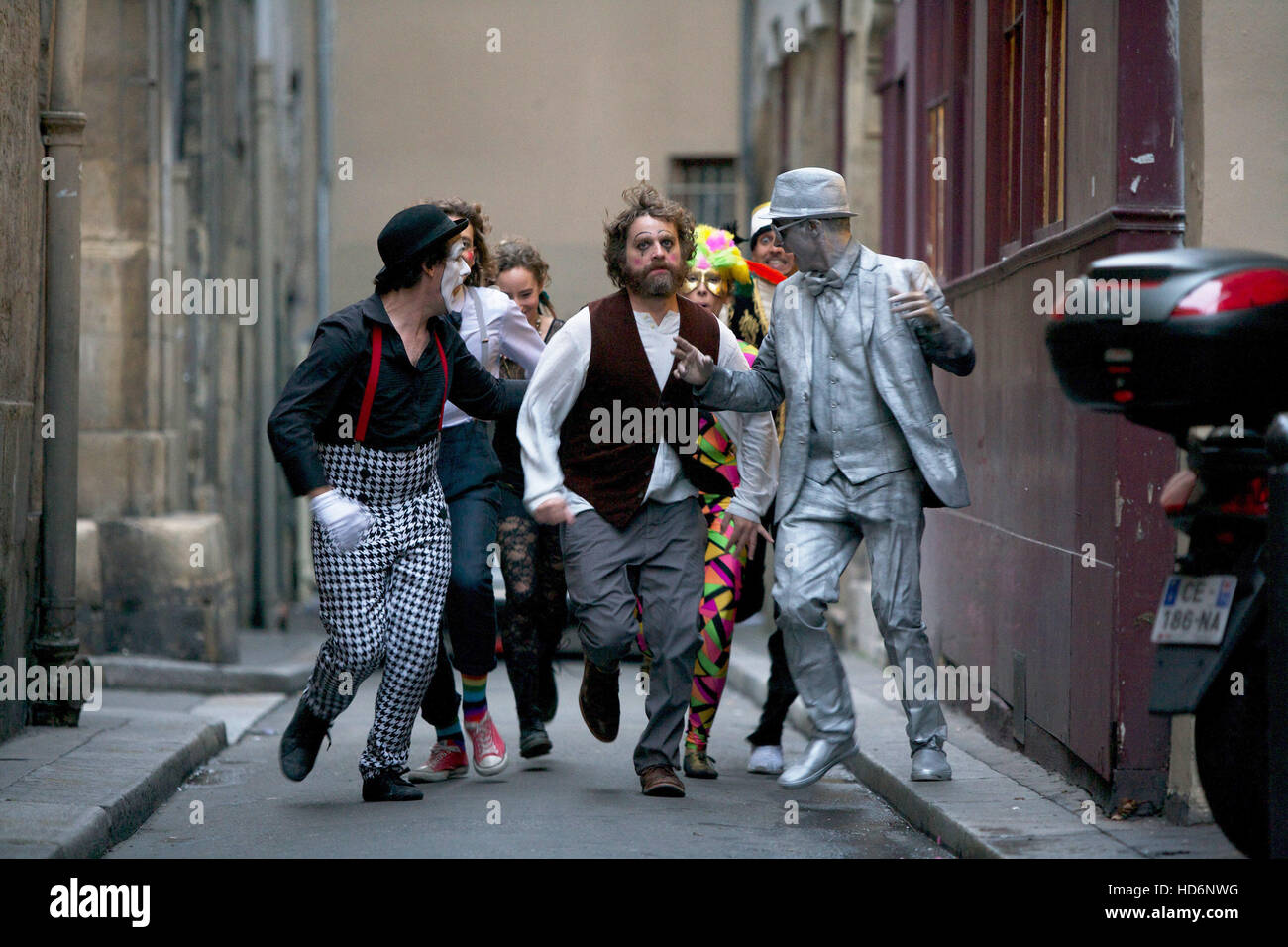 BASKETS, center Zach Galifianakis in 'Picnic' (Season 1, Episode 9