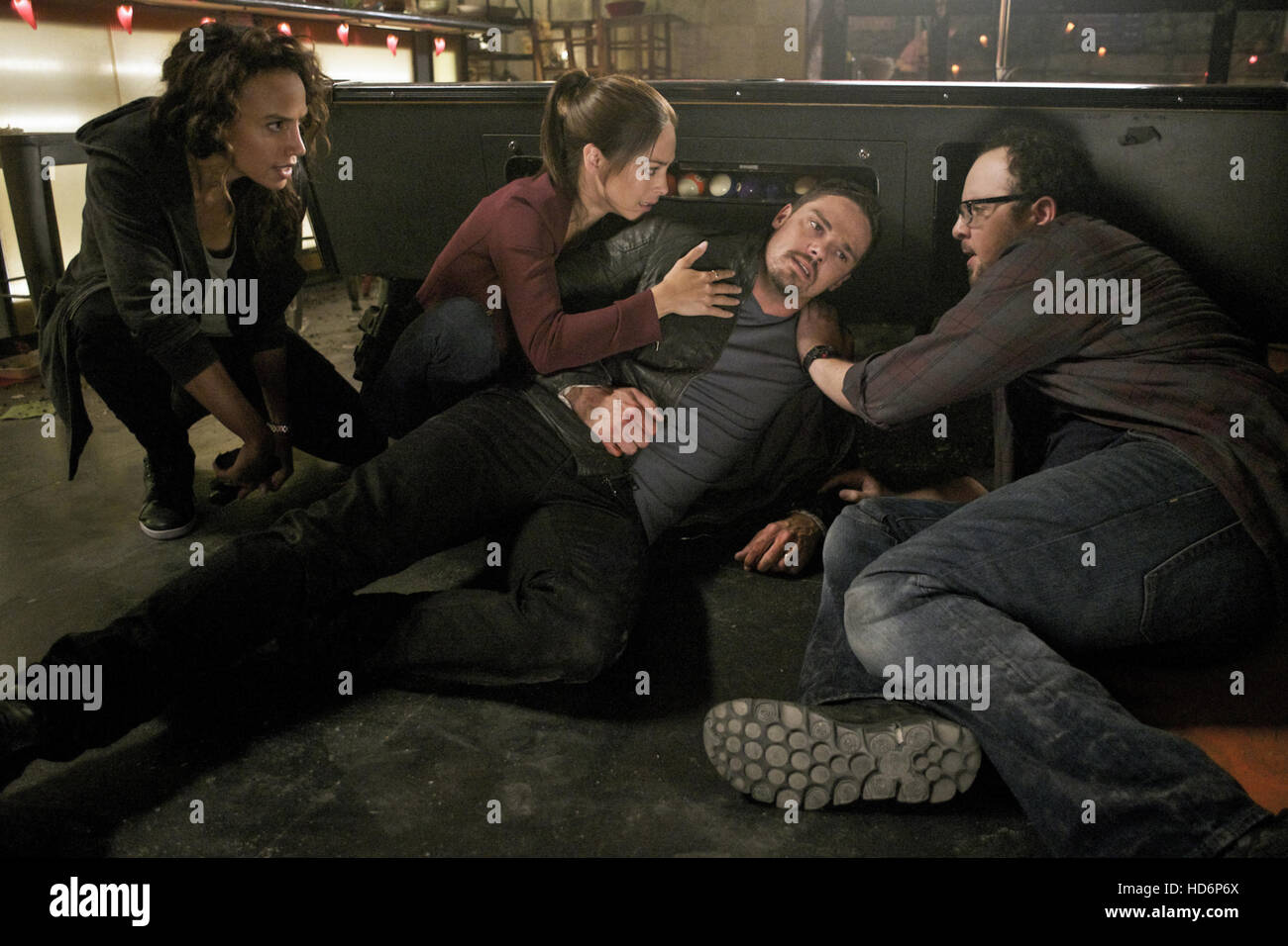 BEAUTY AND THE BEAST, (from left): Nina Lisandrello, Kristin Kreuk, Jay Ryan,  Austin Basis, 'It's A Wonderful Beast', (Season Stock Photo - Alamy, image size:1300x956