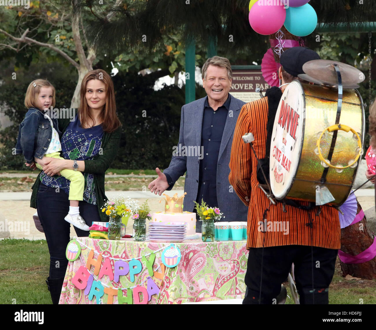 BONES, lr Sunnie Pelant, Emily Deschanel, Ryan O'Neal in 'The Carrot