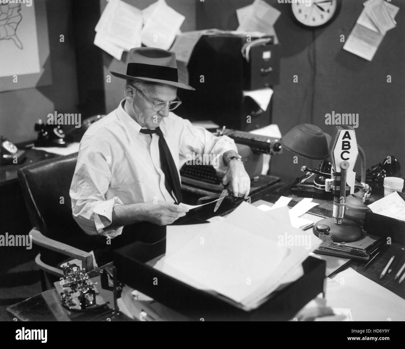 THE WALTER WINCHELL SHOW, Walter Winchell, 19521955 Stock Photo Alamy
