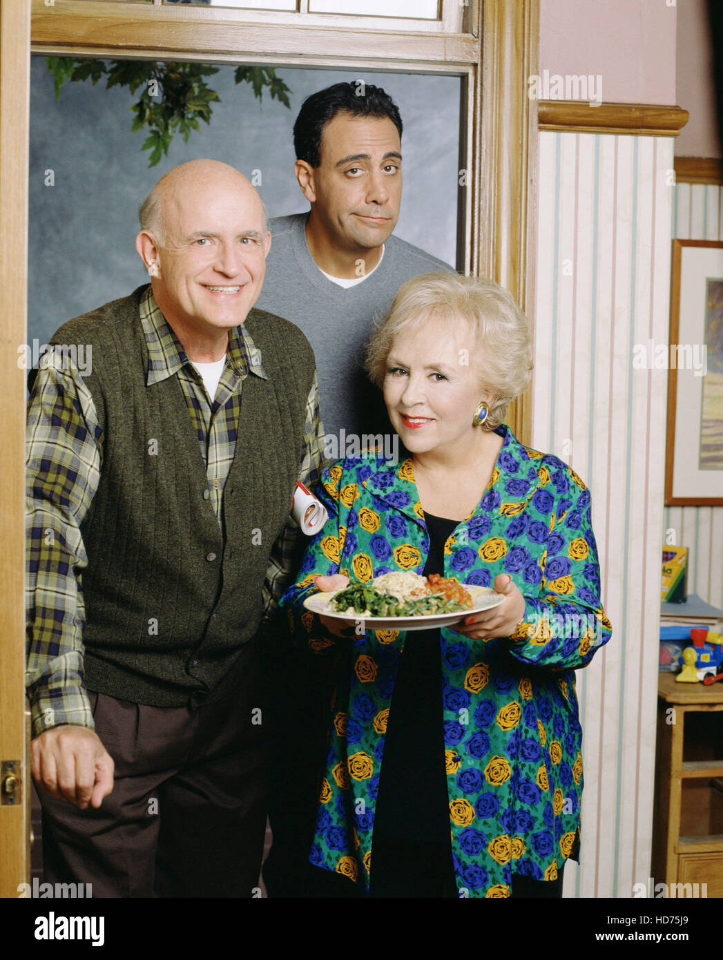 EVERYBODY LOVES RAYMOND, Peter Boyle, Brad Garrett, Doris Roberts