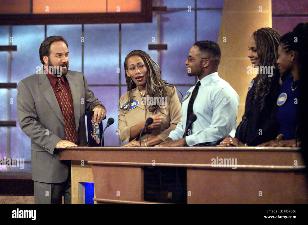 FAMILY FEUD, (from left): host Richard Karn, contestants, 1999-. © Fremantle Corp. / Courtesy: Everett Collection Stock Photo