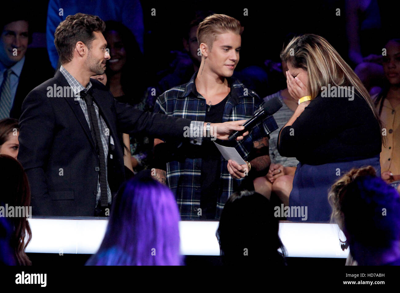 KNOCK KNOCK LIVE, (from left) host Ryan Seacrest, Justin Bieber