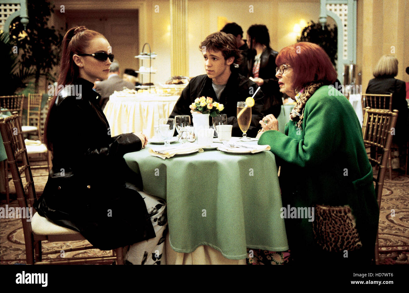 GET A CLUE, Lindsay Lohan, Bug Hall, Sylvia Lennick, 2002, (c) Disney