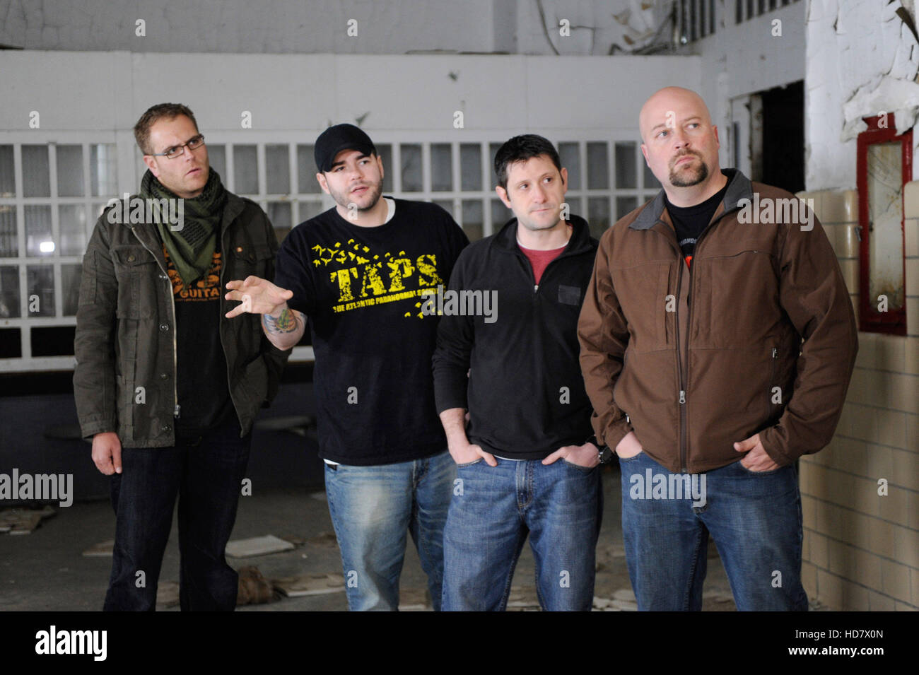 GHOST HUNTERS, (from left): Josh Gates, Steve Gonsalves, Grant 