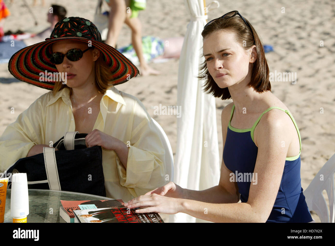 GILMORE GIRLS, Liza Weil, Alexis Bledel, 'Girls in Bikinis, Boys Doin' The  Twist', (Season 4, epis. #417), 2000-2007, photo Stock Photo - Alamy