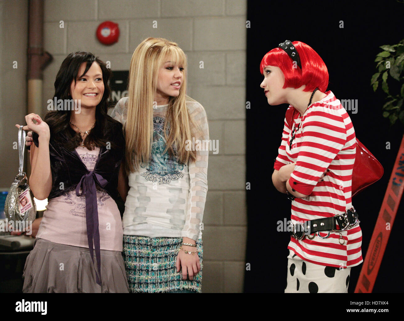 HANNAH MONTANA, Romi Danes, Miley Cyrus, Emily Osment, 'Cuffs Will Keep Us  Together', (Season 2, episode 28, aired April 24 Stock Photo - Alamy