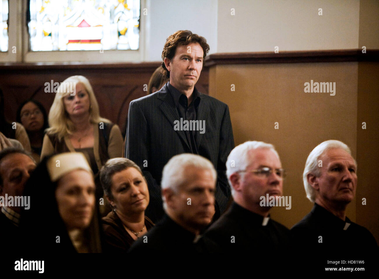 LEVERAGE, Timothy Hutton (center), 'The Miracle Job', (Season 1, airing