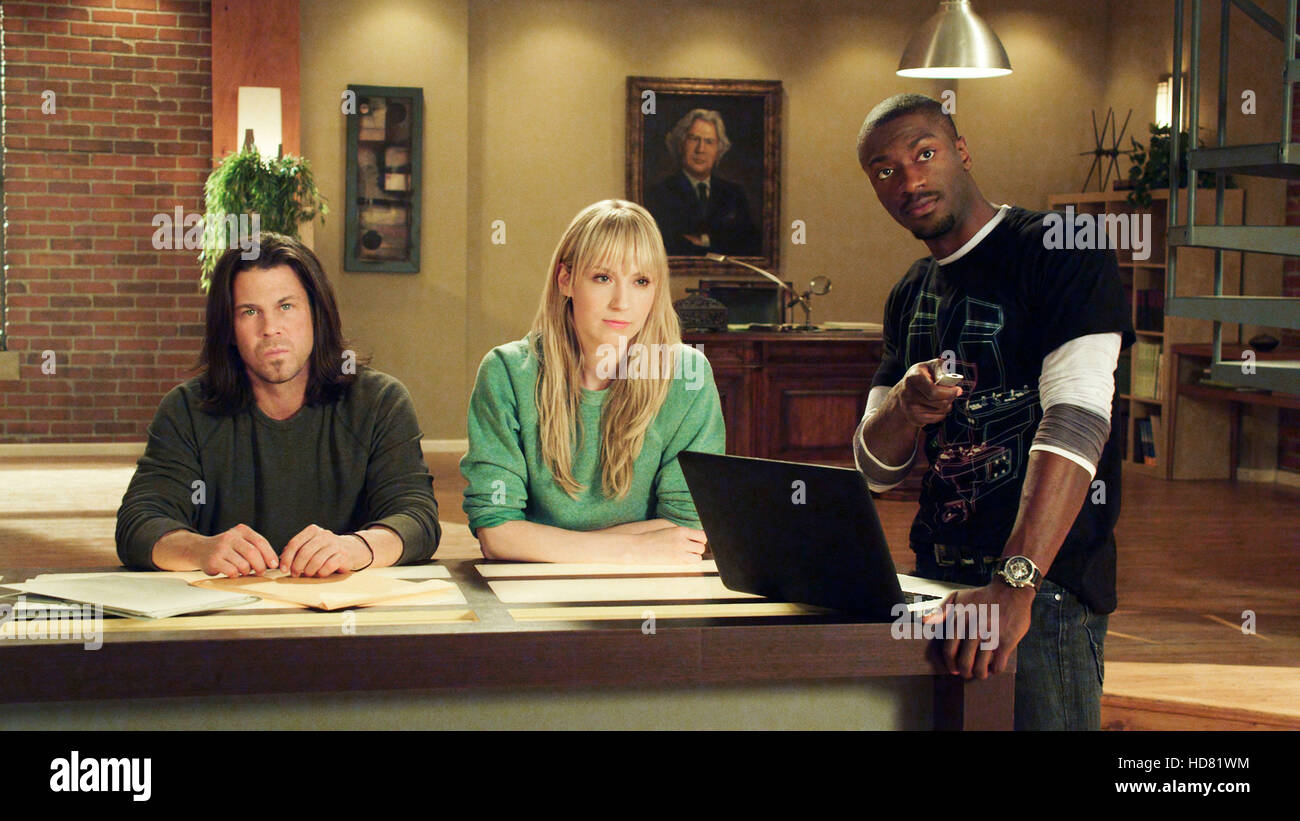 LEVERAGE, (front, from left) Christian Kane, Beth Riesgraf, Aldis