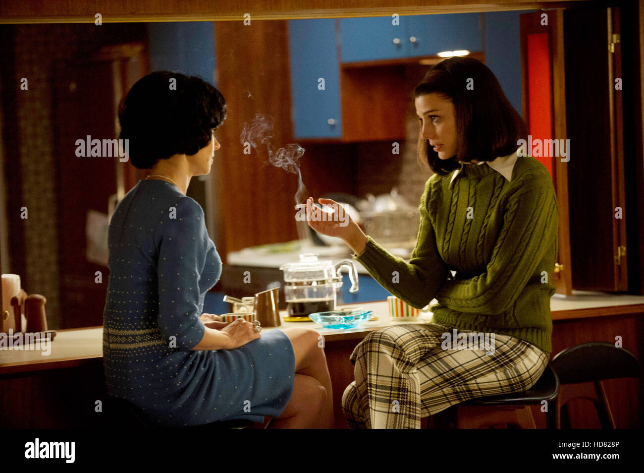 MAD MEN, (from left): Linda Cardellini, Jessica Pare, 'The ...