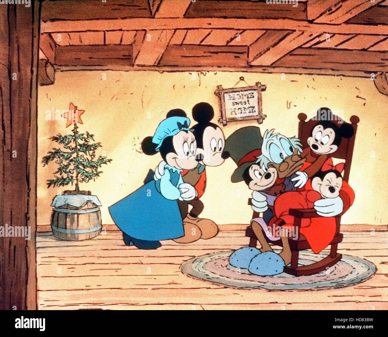 MICKEY'S CHRISTMAS CAROL, Minnie Mouse, Mickey Mouse, Tiny Tim, Scrooge  McDuck, 1983, (c)Walt Disney Pictures/courtesy Everett Stock Photo - Alamy