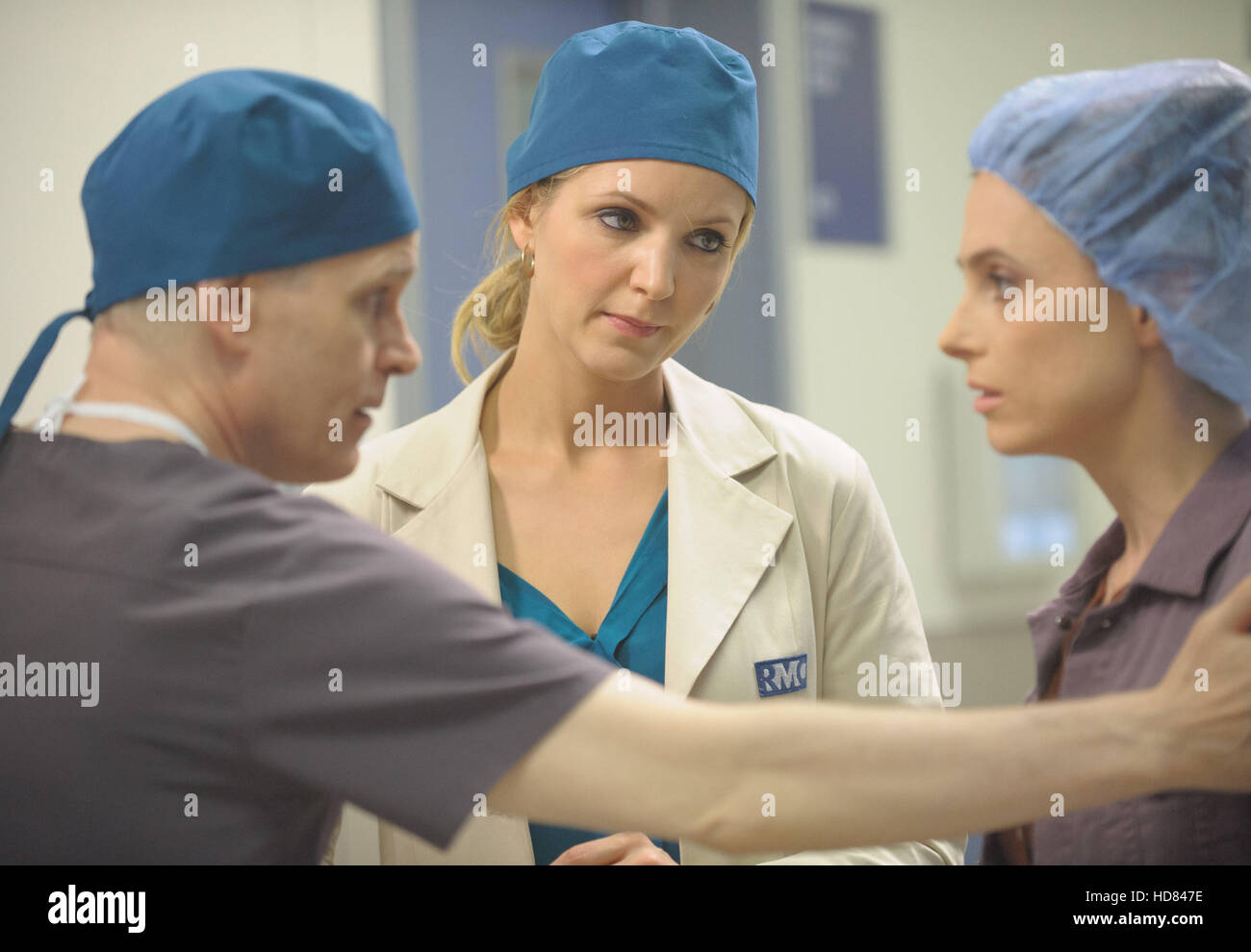 THE MOB DOCTOR, Zeljko Ivanek (left), Jordana Spiro (center), 'Change of Heart', (Season 1, ep