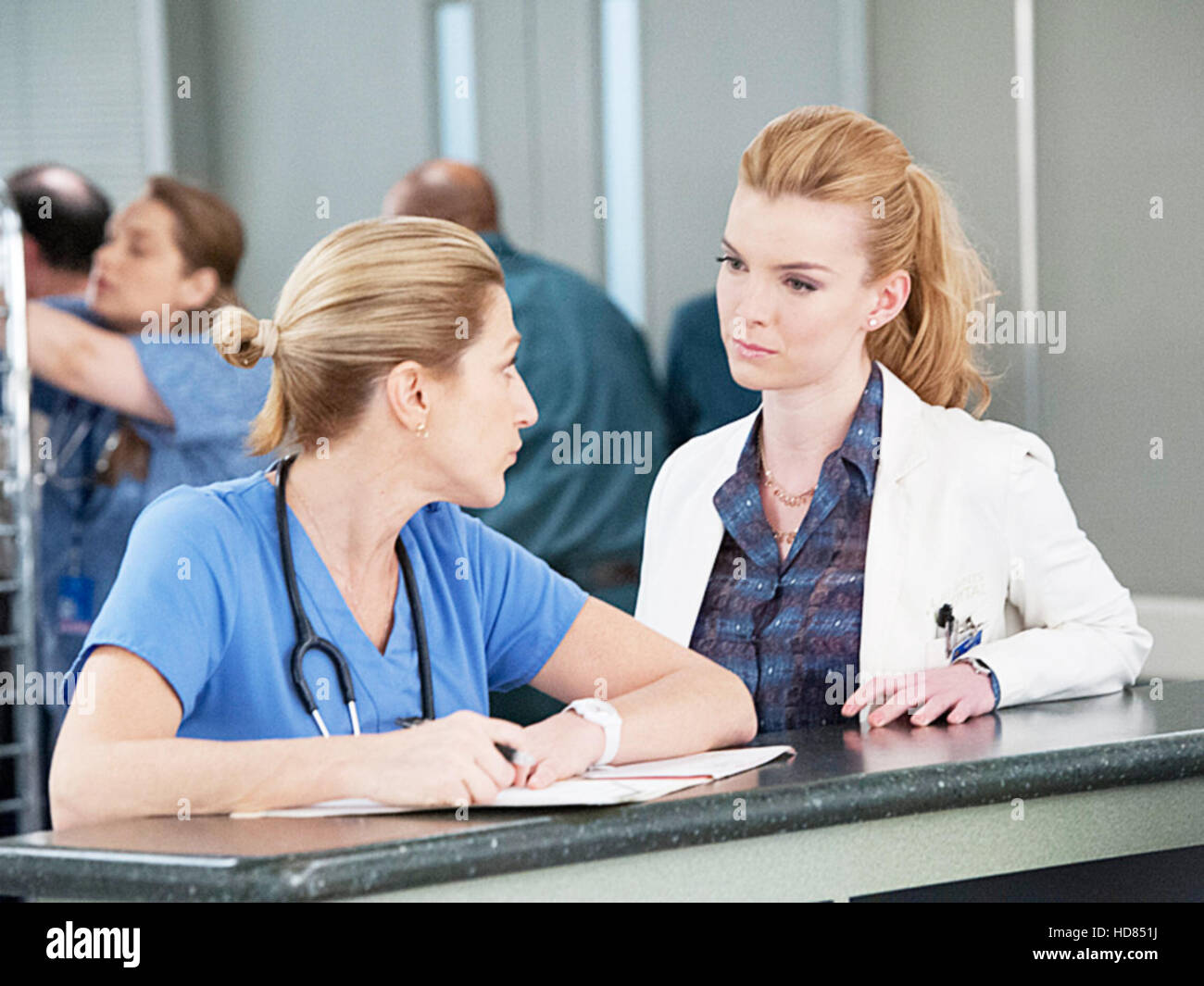 nurse-jackie-l-r-edie-falco-betty-gilpin-in-soul-season-5