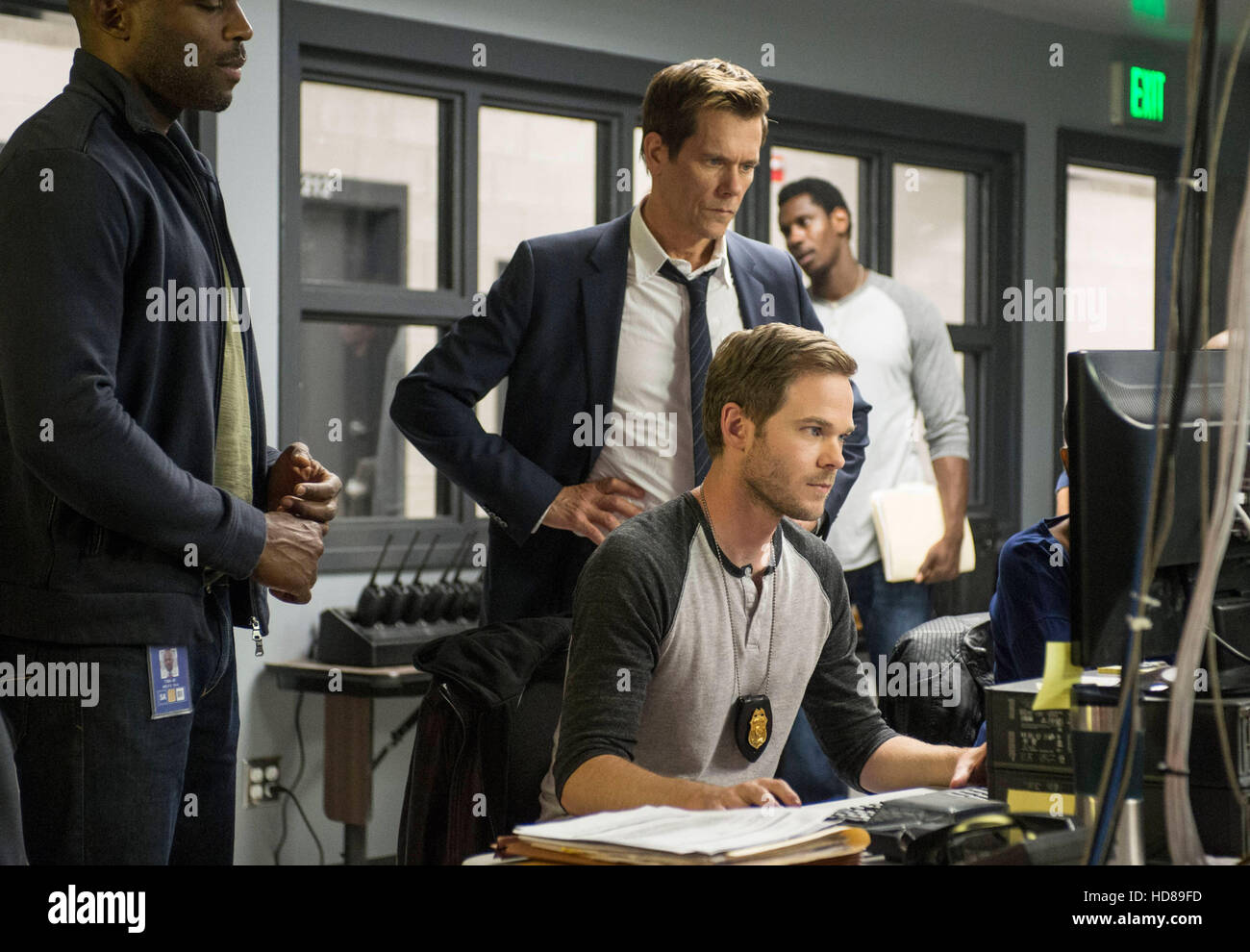 THE FOLLOWING, lr Billy Brown, Shawn Ashmore (seated), Kevin Bacon in