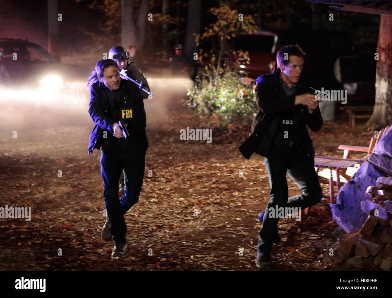 THE FOLLOWING, lr Shawn Ashmore, Kevin Bacon in 'Sacrifice' (Season 2