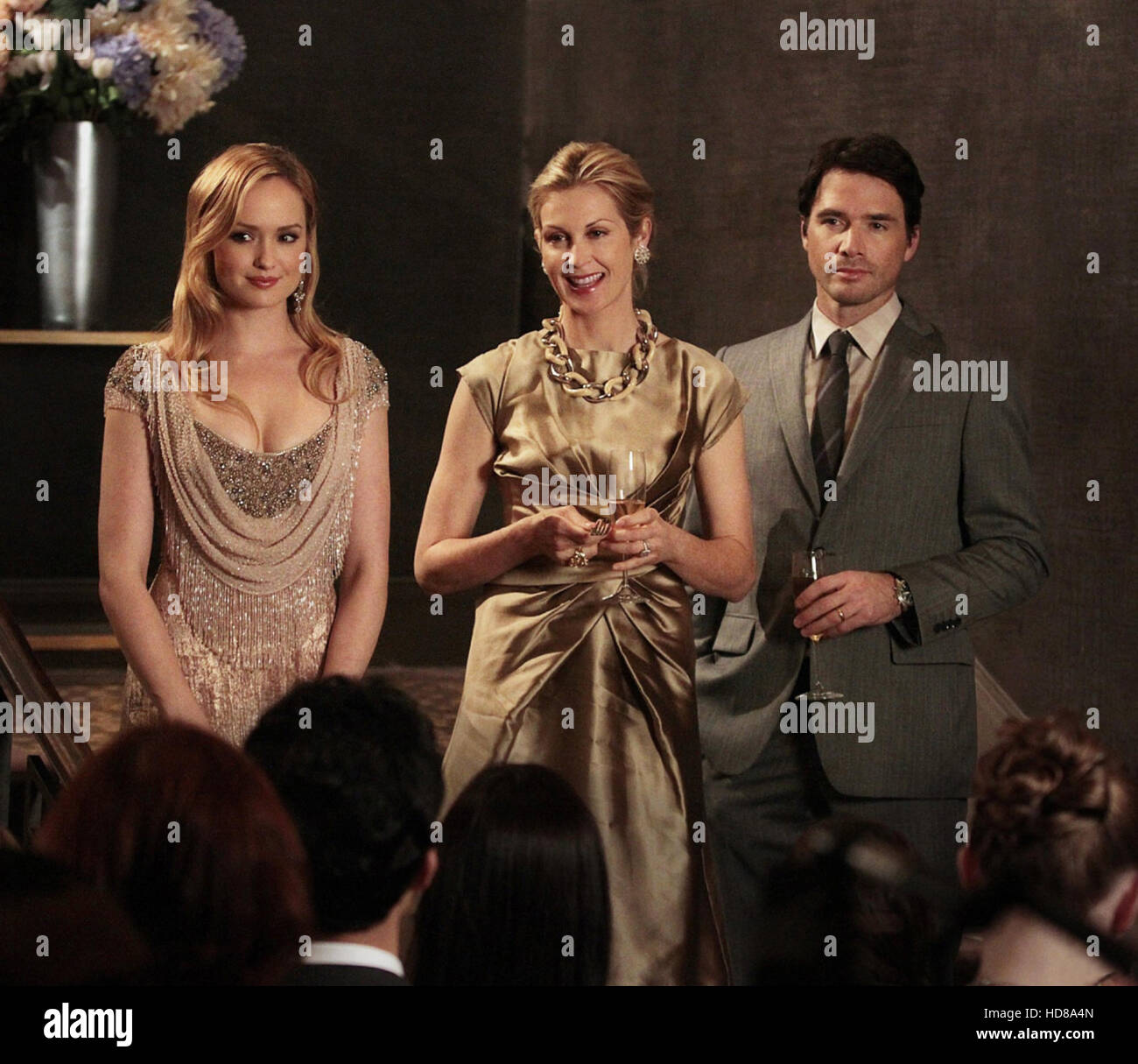 GOSSIP GIRL, l-r: Kaylee DeFer, Kelly Rutherford, Matthew Settle in ...