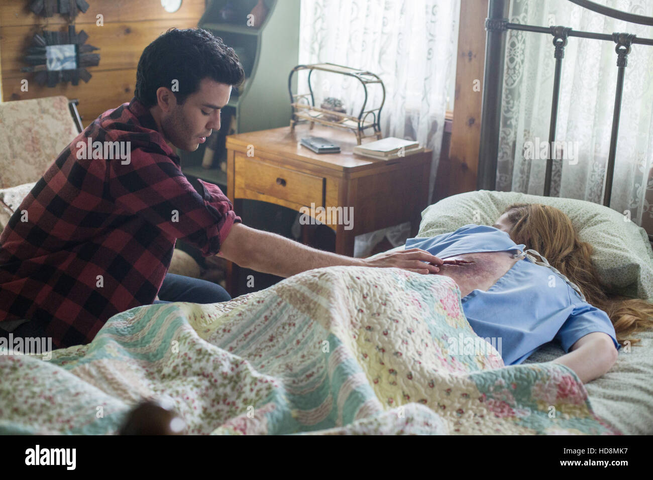 Вернувшиеся the returned. Вернувшиеся the returned. Софи лоу. Вернувшиеся the returned. Возвращенные или вернувшиеся – 2015.