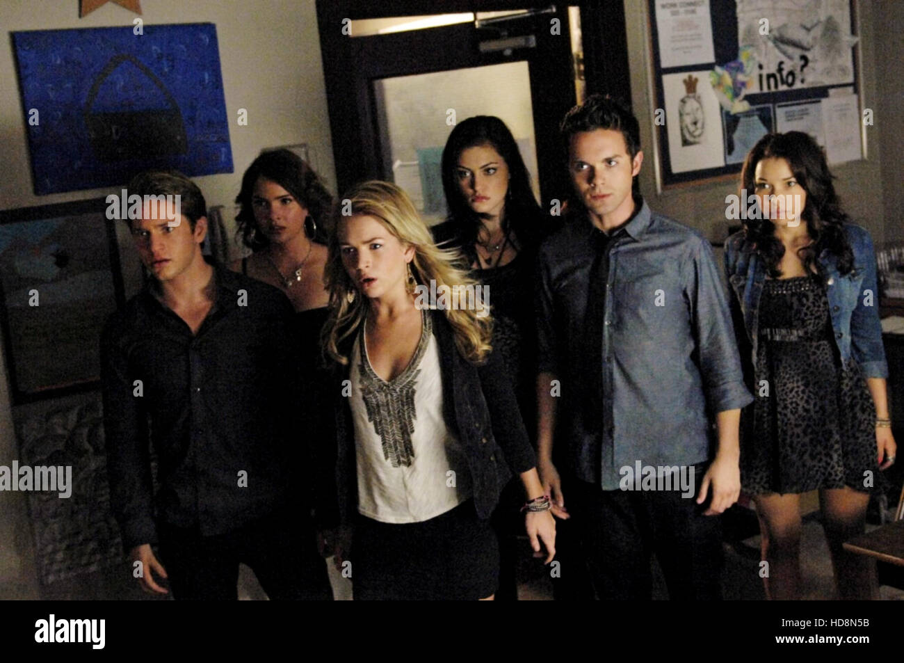 THE SECRET CIRCLE, (from left): Louis Hunter, Shelley Hennig, Britt  Robertson, Phoebe Jane Tonkin, Thomas Dekker, Jessica Stock Photo - Alamy, image size:1300x953