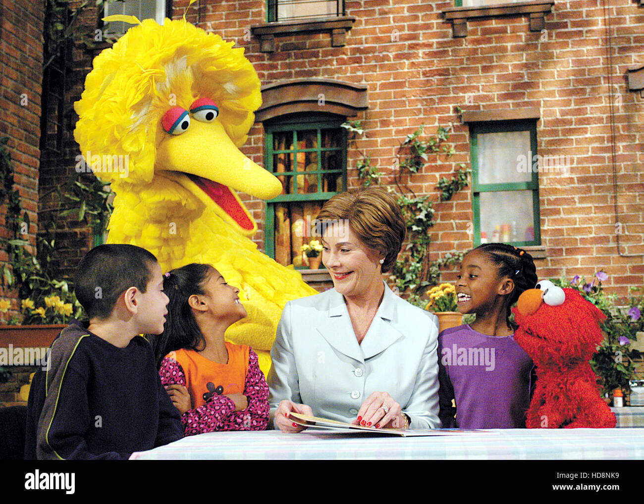 SESAME STREET, Big Bird, First Lady Laura Bush, Elmo, (Season 34, 04/2003), 1969- Stock Photo
