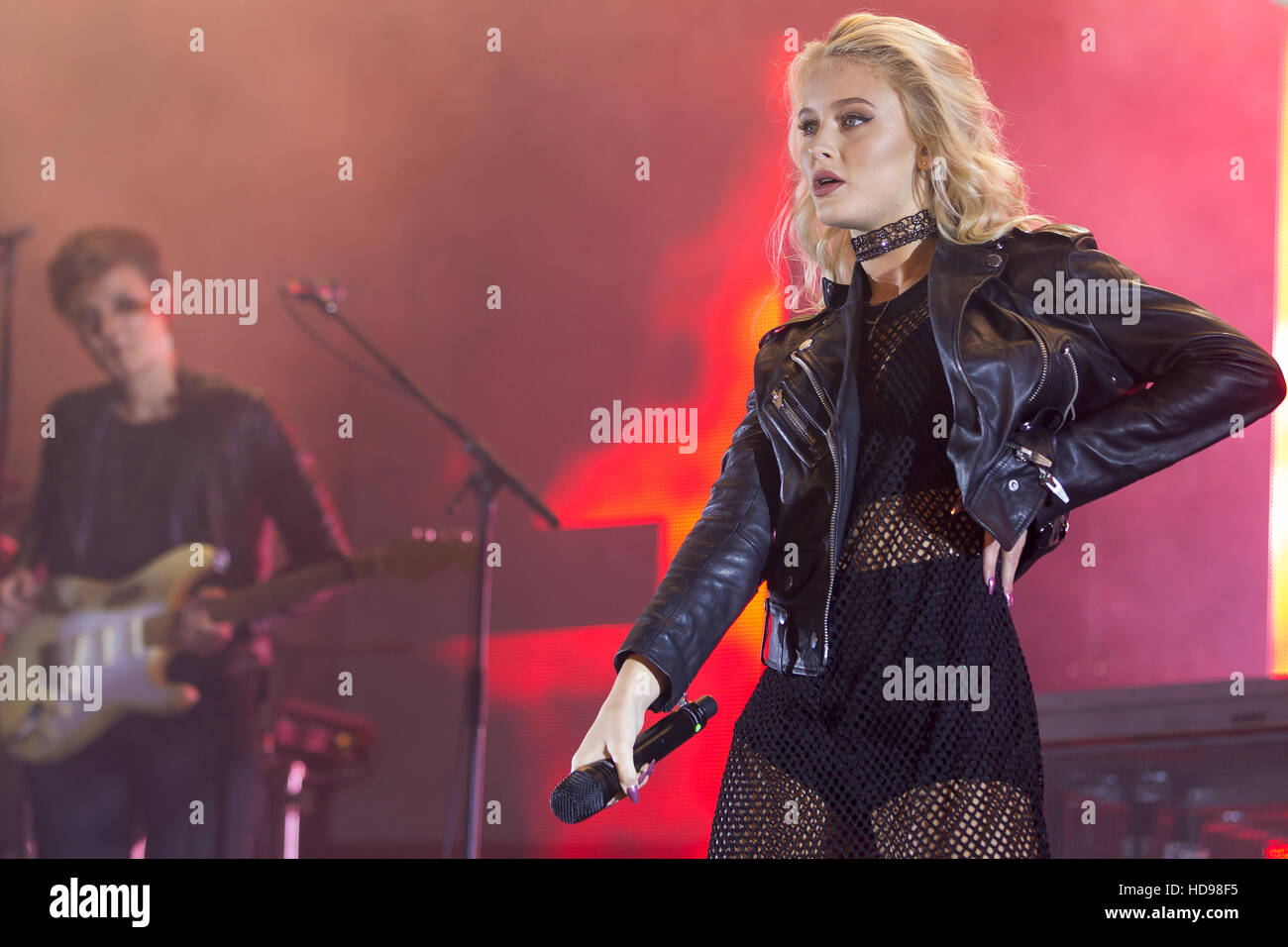 Zara Larsson performing live in front of 20,000 fans at Liseberg amusement  park Featuring: Zara Larsson Where: Gothenburg, Sweden When: 17 Sep 2016  Stock Photo - Alamy