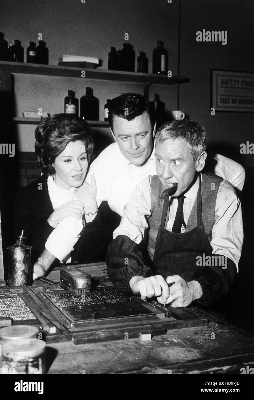 TWILIGHT ZONE, Patricia Crowley, Robert Sterling, Burgess Meredith, 'Printer's Devil', (Season 4